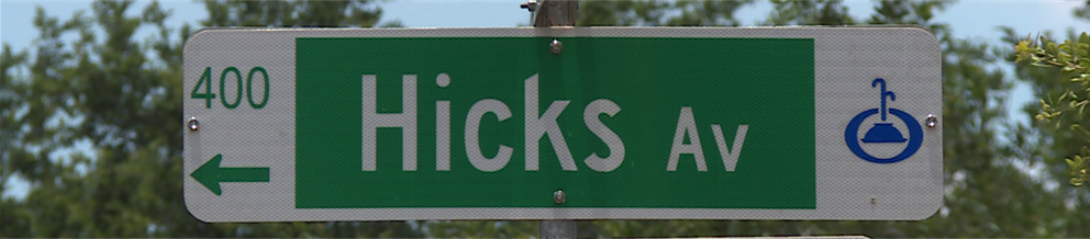 Hicks Avenue street sign